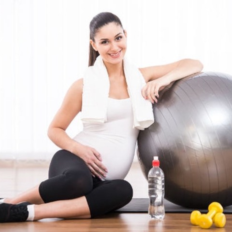 تعتبر رياضة الحامل من اهم الرياضات التي يمكن ممارستها خلال الحمل بعد استشارة الطبيب