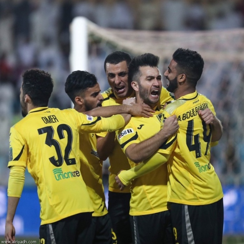 شوط أول متكافئ بين الاتحاد والباطن