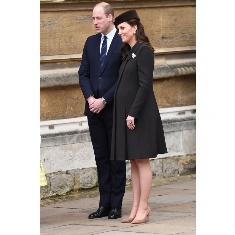 كيت ميدلتون وضعت القبعة الملكية الدائرية على فروة الراس