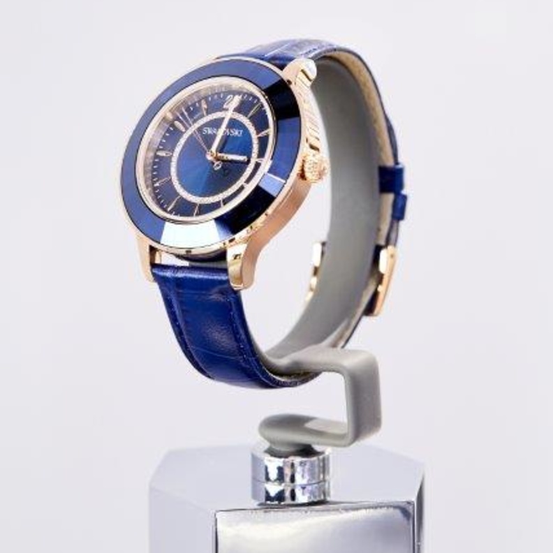 ساعة  سواروفسكي تتألّق في معرض بازل 2018 