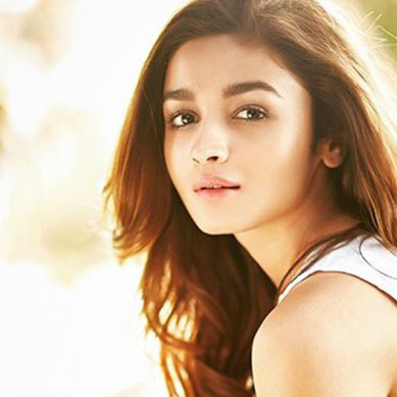 علياء بهات تفضل الملابس الرياضية