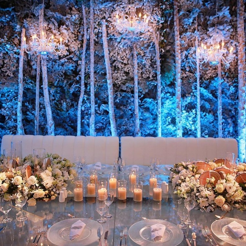 كوش افراح مزينة بالورود من تنفيذ Ghadeer Ashoor