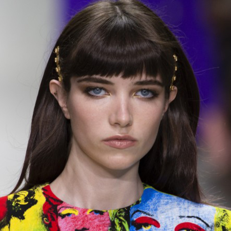 تسريحات شعر منسدلة مع الغرة الامامية من Balmain