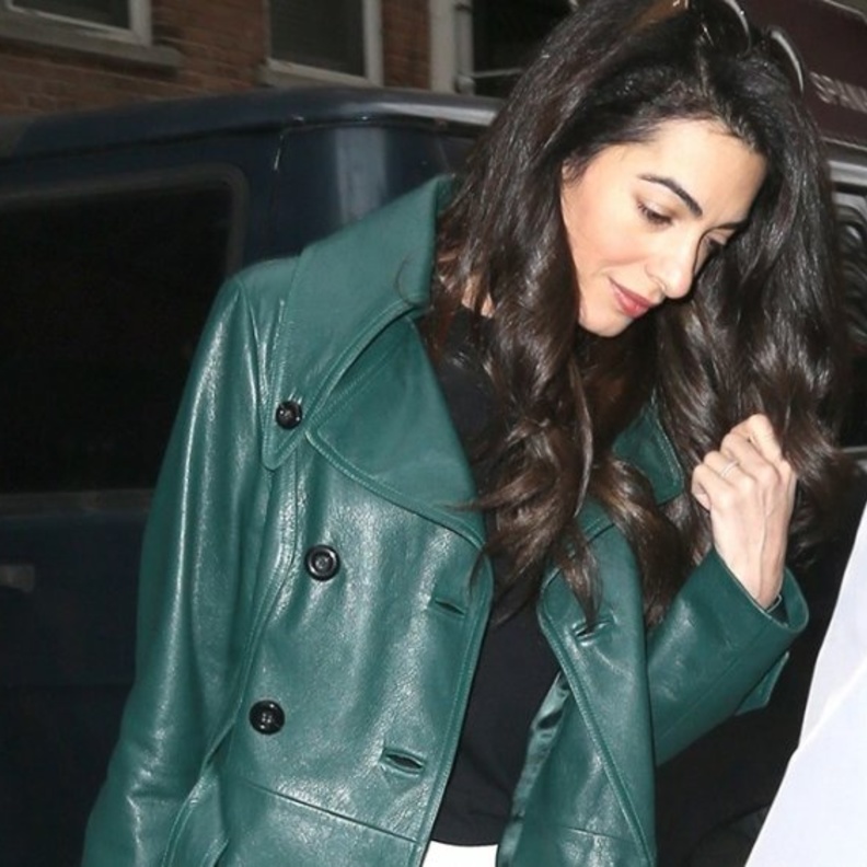 لن تصدقي سعر اطلالة أمل كلون الاخيرة