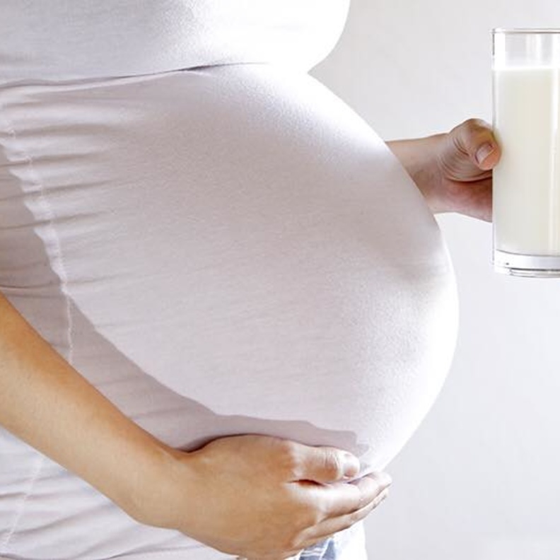 يعتبر الحليب مصدر هام للأحماض الامينية والعناصر الهامة مثل حمض الفوليك