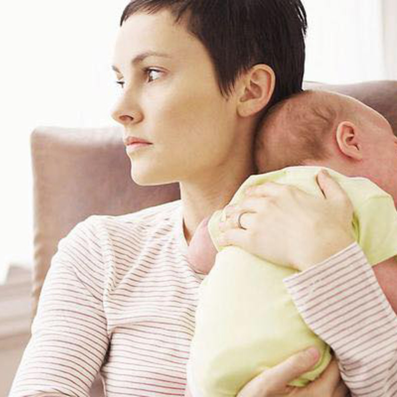 اكتئاب الام يعرض الطفل لحوادث خطيرة 