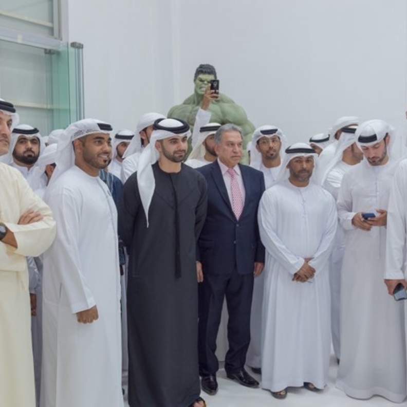 يجمع الاستديو بين الثقافتين العربية والغربية