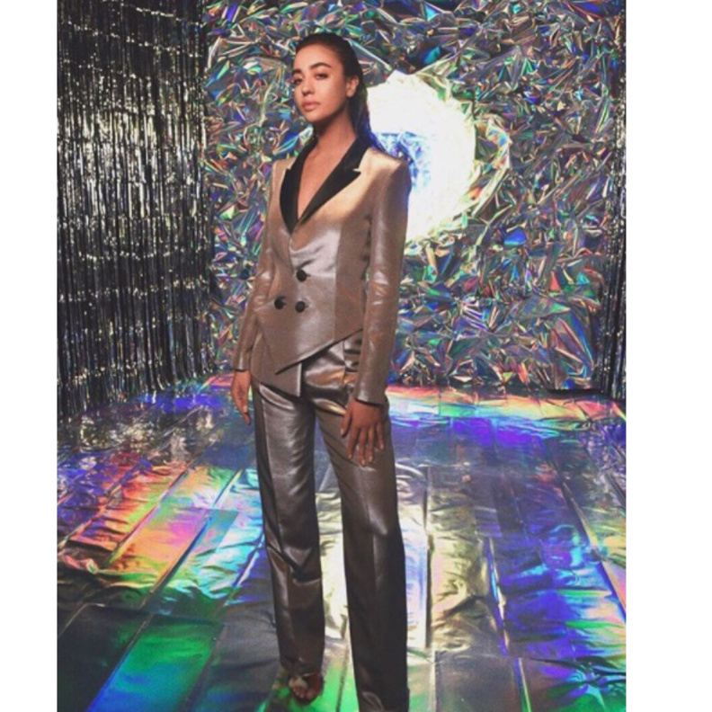 لوك شبابي في التوب القصيرة اختارته نينا عبد الملك