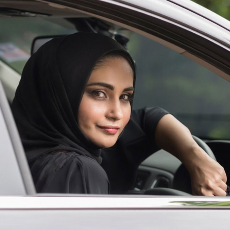 منتدى تنقلي بأمان لتوعية السيدات بالقيادة الآمنة