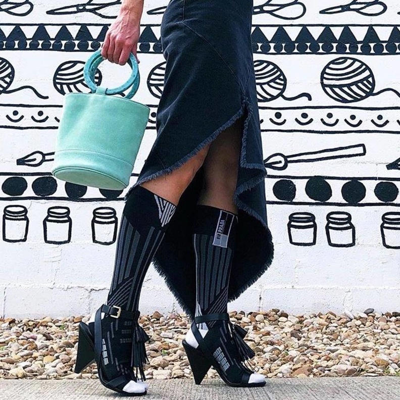 حقائب نسائية بمسكة معصم اليد