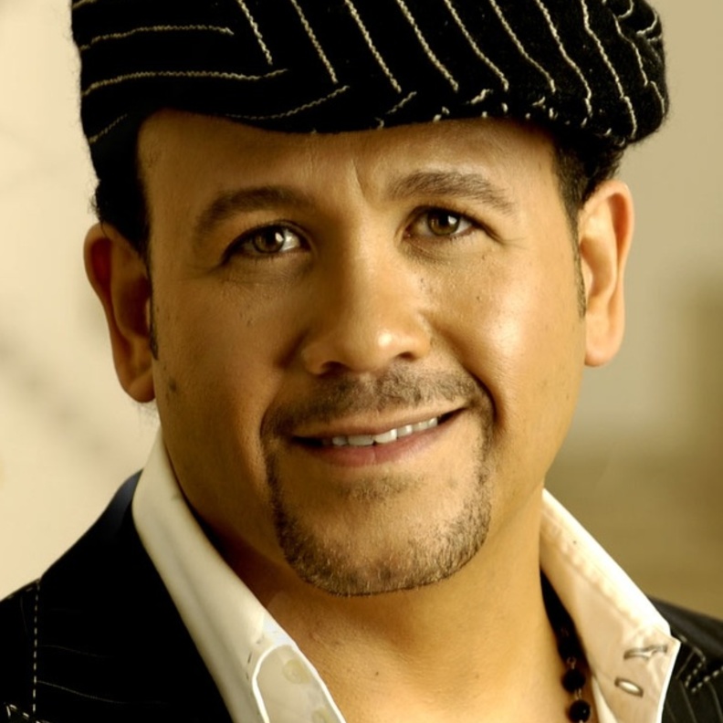 هشام عباس بوزن زائد في حفل شم النسيم 2018