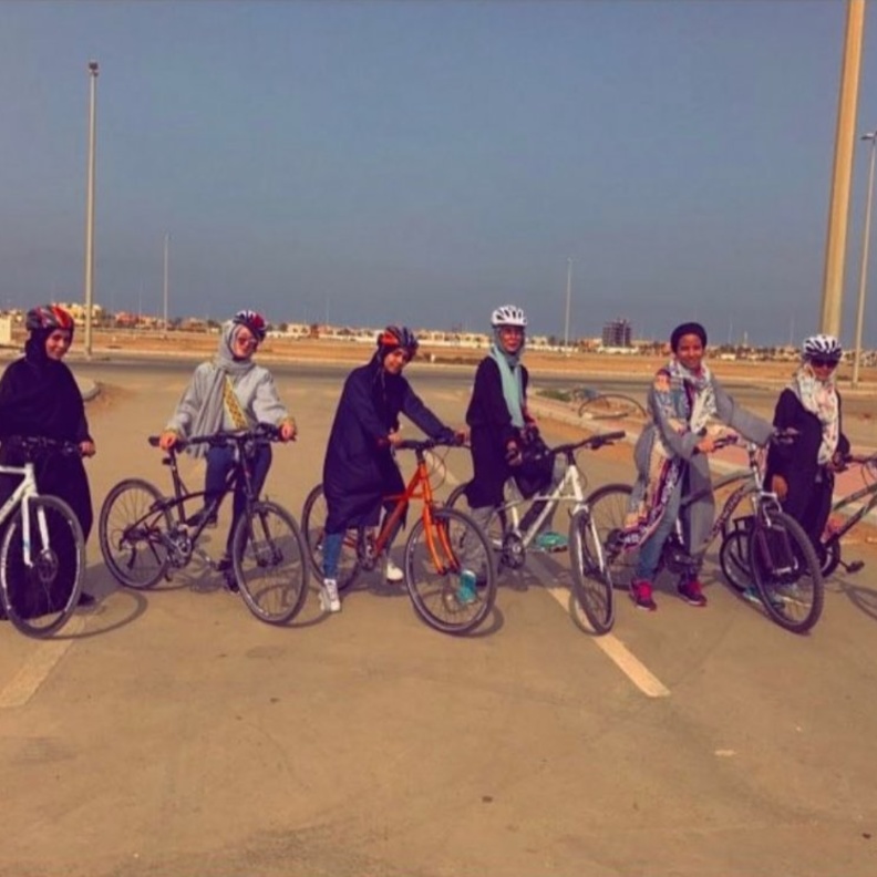 سباق الدرجات الاول للسيدات في السعودية ينطلق في الجوهرة