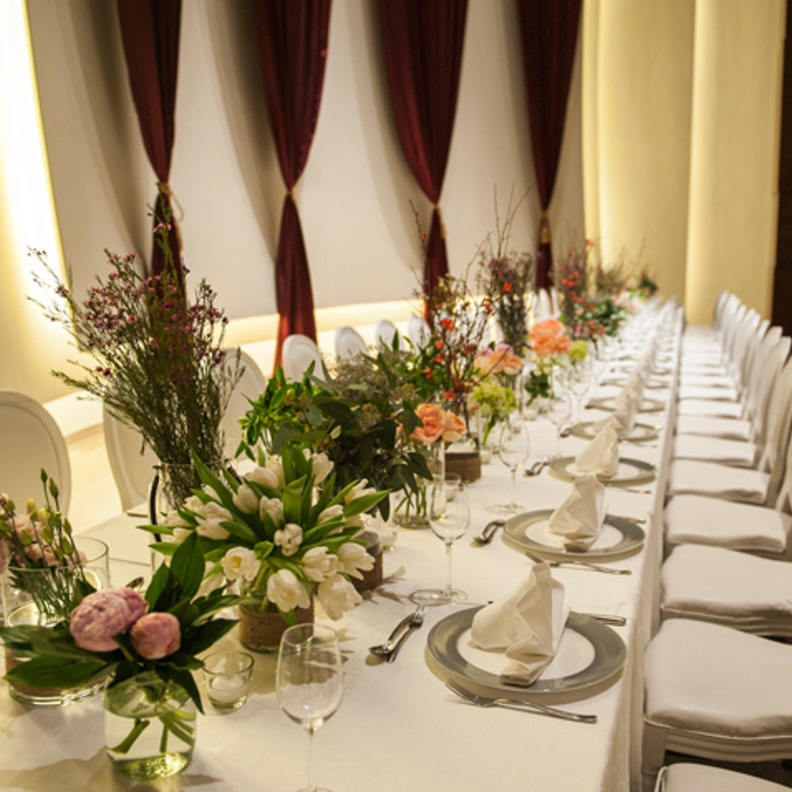 بساطة راقية لحفلات مركز دبي التجاري العالمي