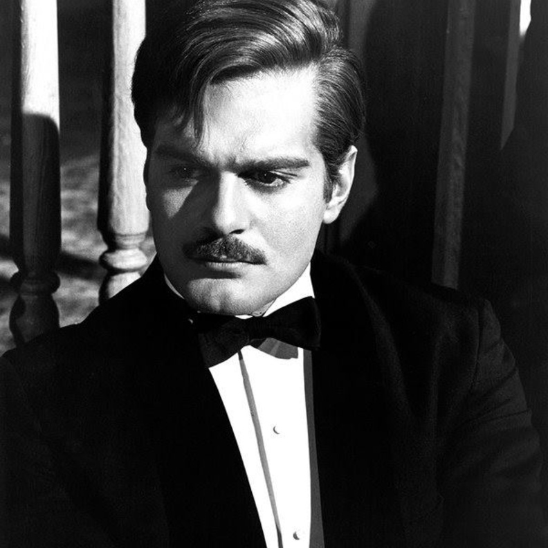 اناقة ساحرة للنجم العالمي عمر الشريف