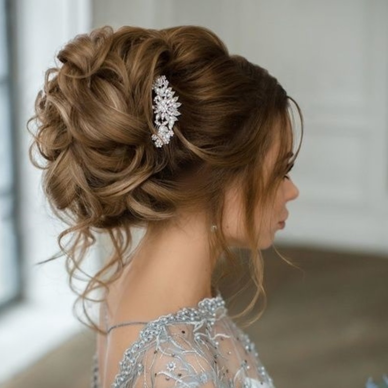 تسريحة فخمة وناعمة بذات الوقت لعروس 2018.
