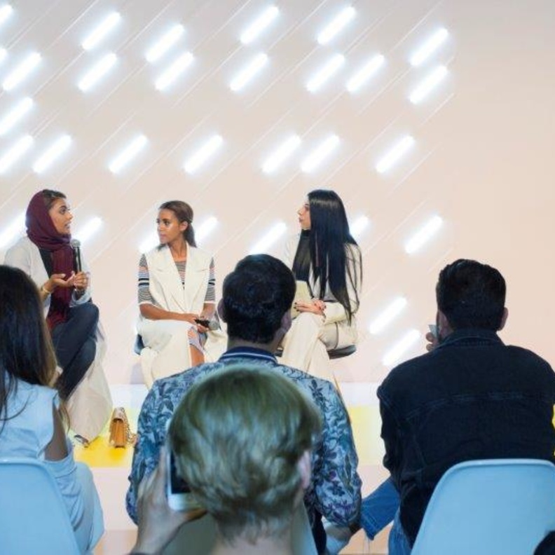 معرض صفر تسعة الخيري يعود إلى الفجيرة ويحتفي بإنجازات القيادات النسائية