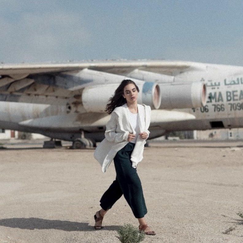 عبايات The Abaya Factory انيقة وسهلة الاستعمال.