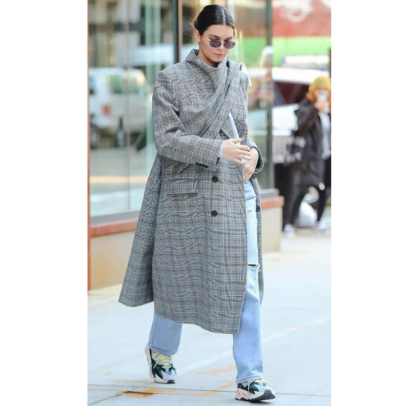 احذية سنيكرز للنساء 2018 من اطلالات النجمات