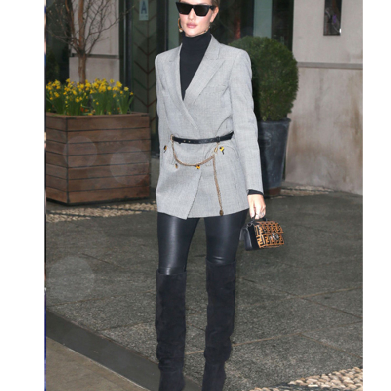 لوك أنيق في السترة الجلدية اعتمدته روزي هنتيغتون وايتلي