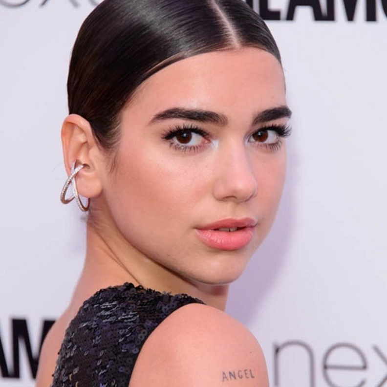 Dua lipa مكياج 2 وتسريحات شعر 2018