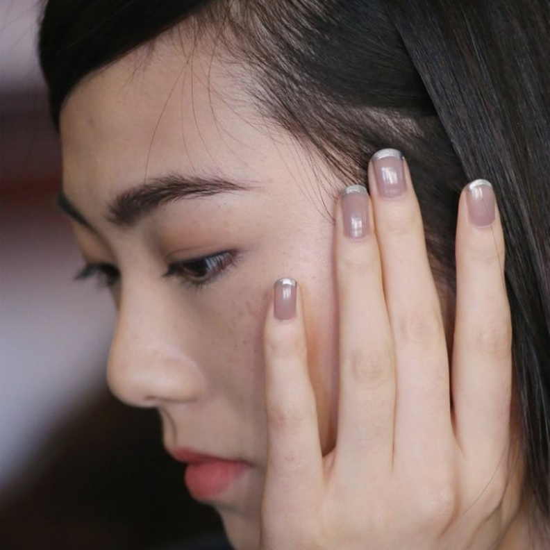 الوان مناكير فرنسية ملونة