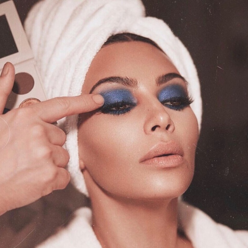 كيم كارداشيان مع خبير المكياج ماريو