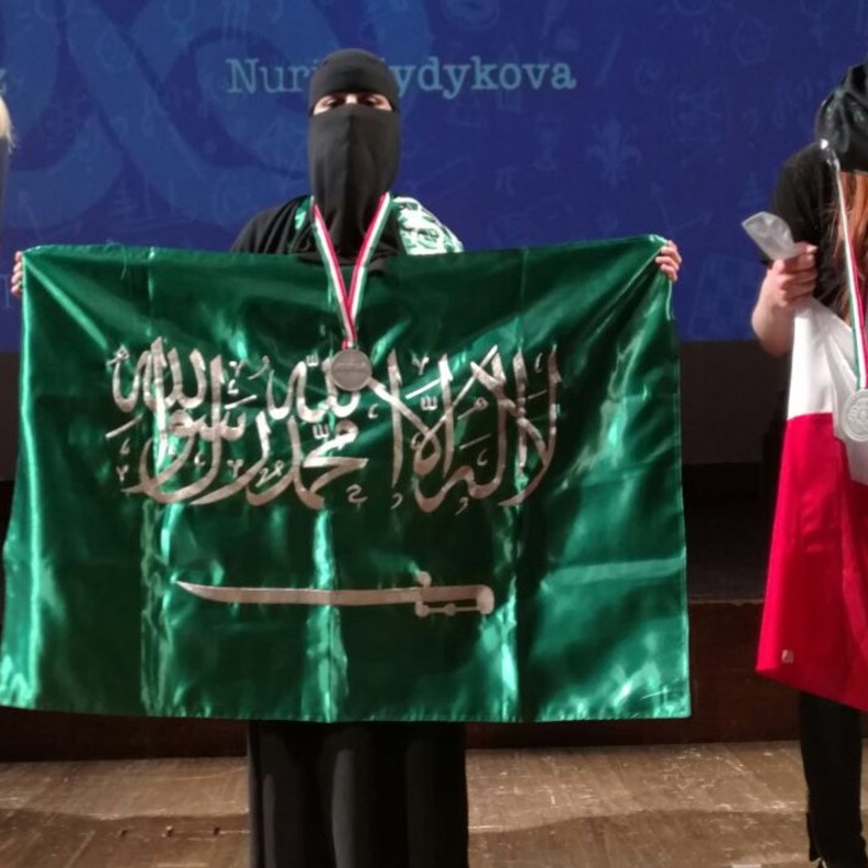 المملكة تحصد فضيتين وبرونزية بالأولمبياد الأوروبي للرياضيات للبنات في إيطاليا.