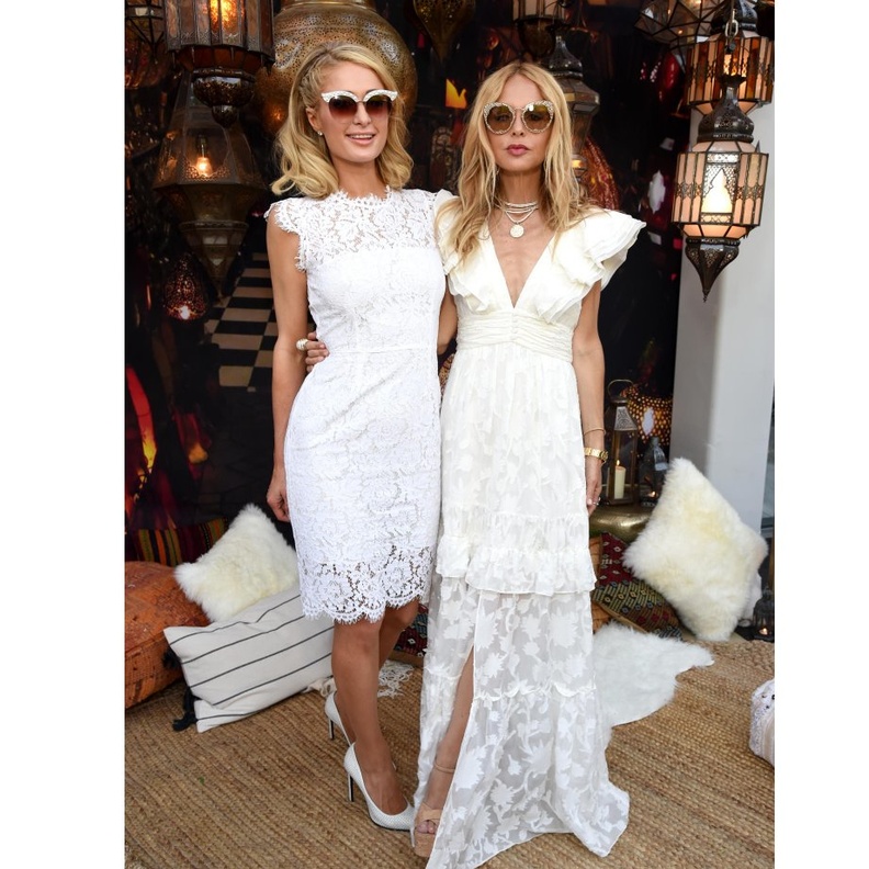 موضة المونوكروم مع القميص الكلاسيكية من اختيار‎ DANIELLE BERNSTEIN