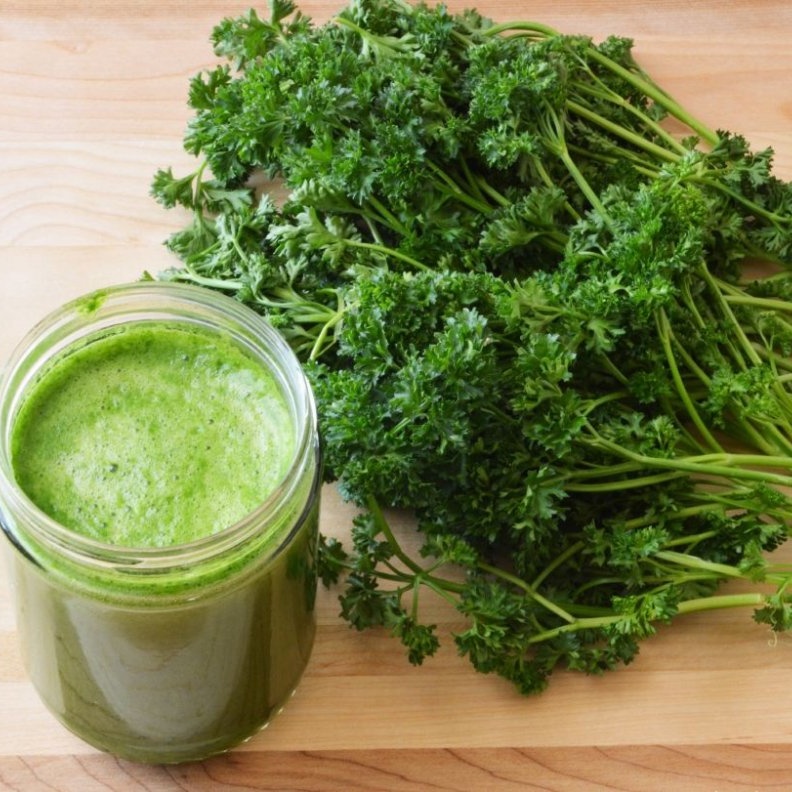 يعد عصير البقدونس قاطعا للشهية خاصة اذا تم تناوله صباحا