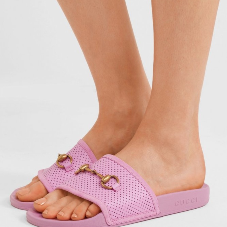 حذاء مسطح مع الريش من MIU MIU