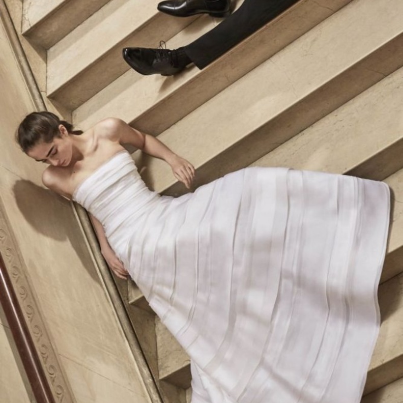 فستان مع فيونكة من الخلف