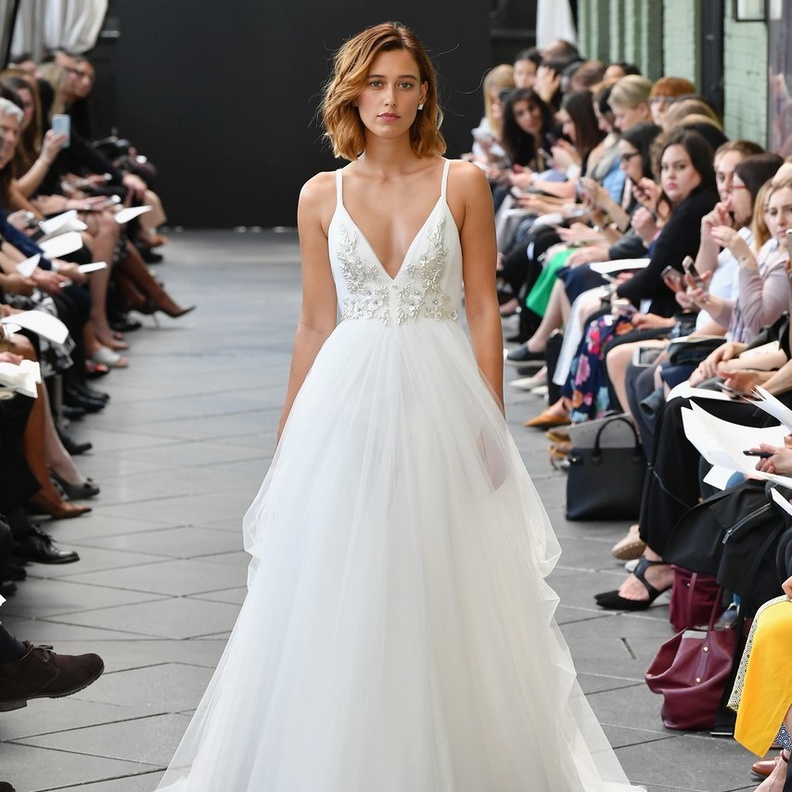 عرض أزياء مجموعة Amsale للعرائس لربيع وصيف عام 2019