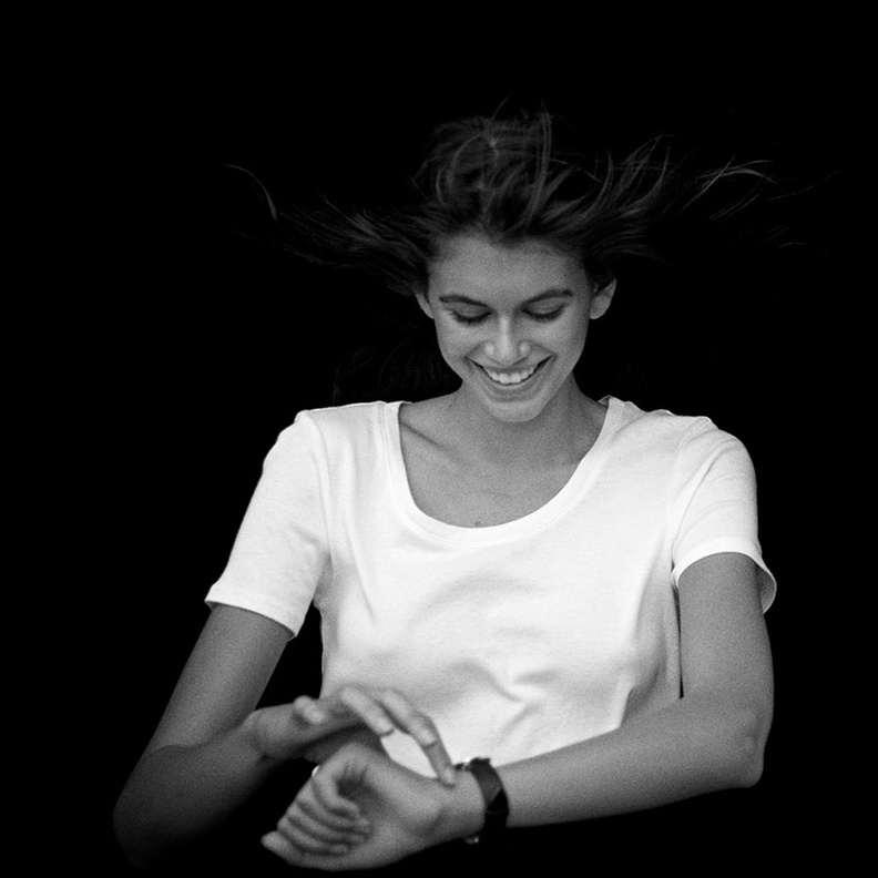 ساعة تريزور – علبة قطر 36 ملم مصنوعة من ذهب سيدناTM عيار 18 قيراط مع مينا أوبالين فضي وسوارة رمادية.