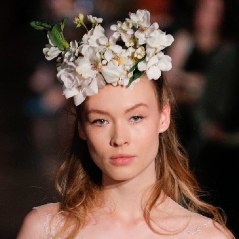 تسريحة من Berta. 