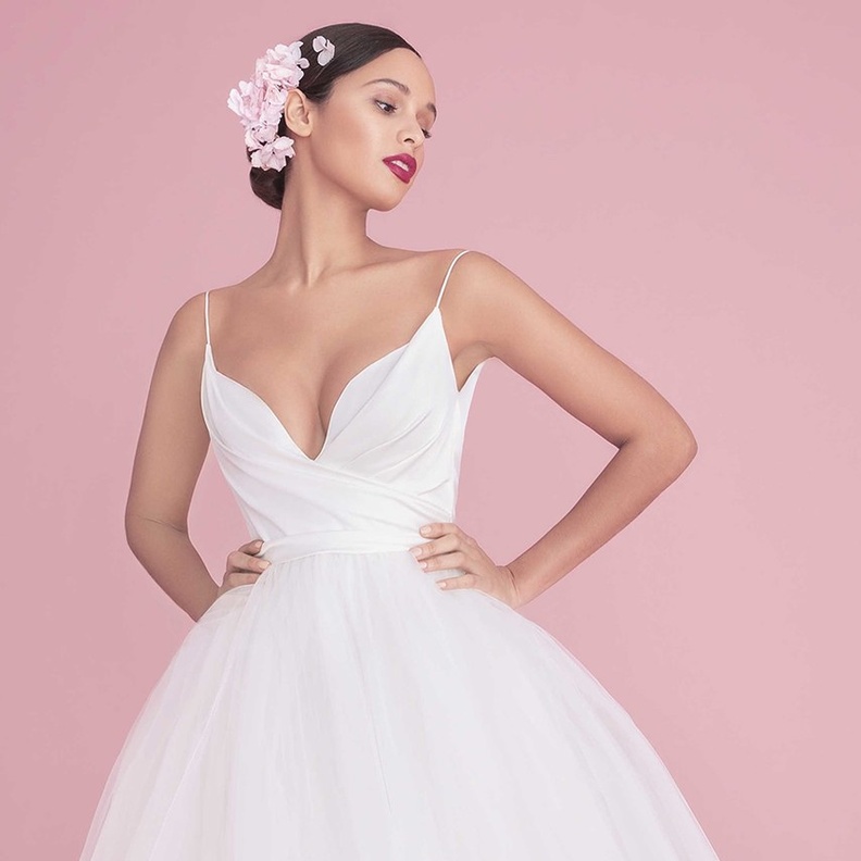 Marchesa اشرطة مخملية لشعر العروس مع اقراط متدلية بارزة من.