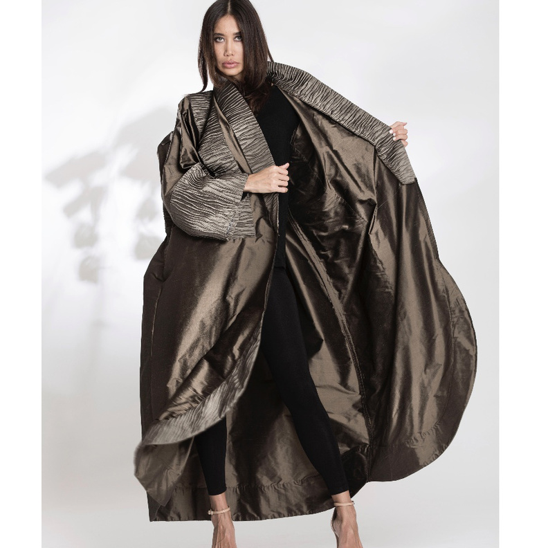 عباية باللون الابيض من FN Lounge