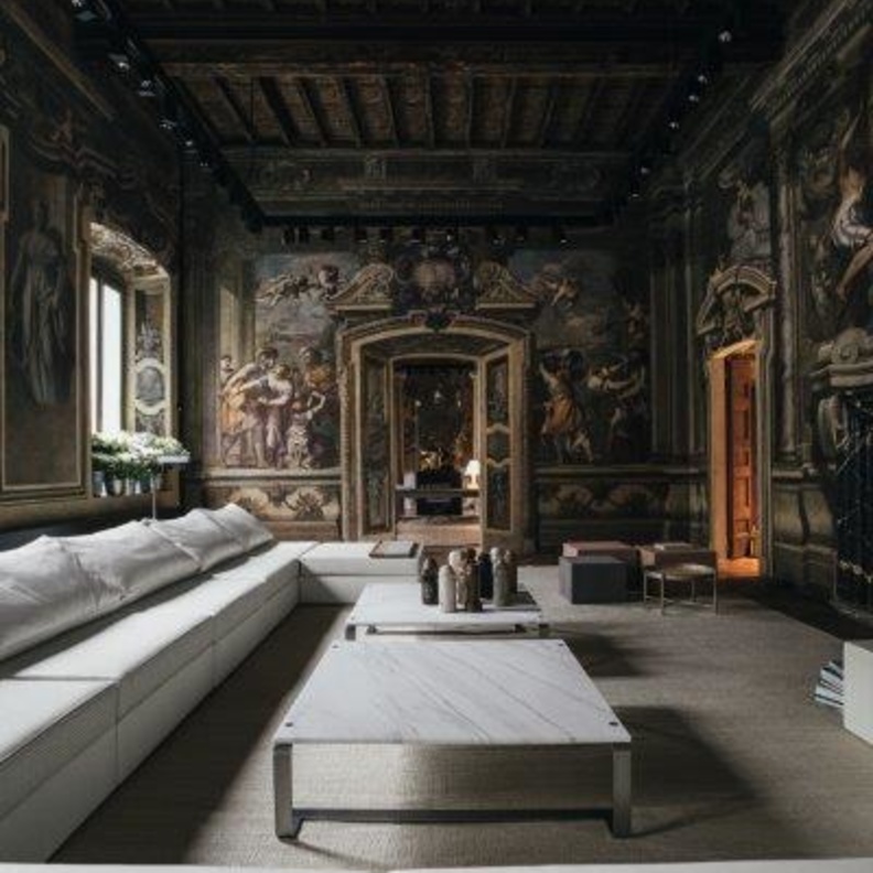 طاولة قهوة من الرخام الأبيض العائم