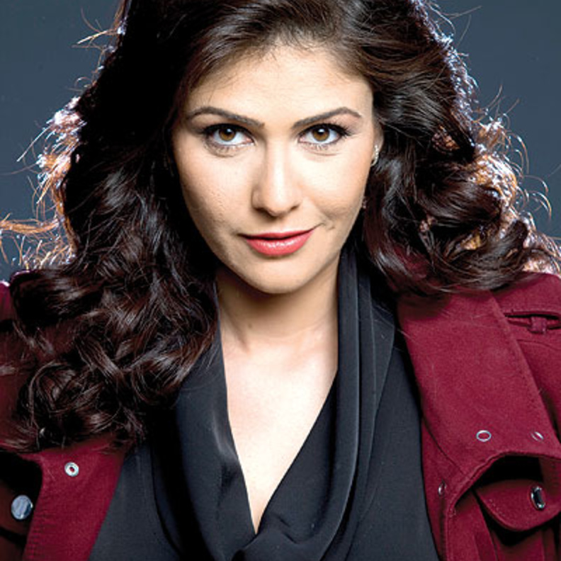 الفنانة بسمة