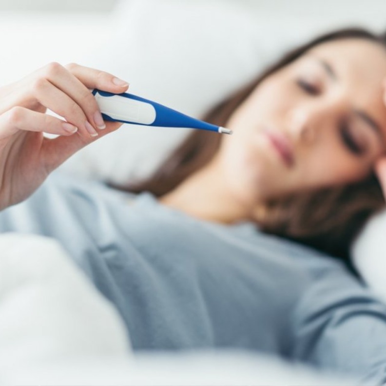 التهاب اللوزتين يسبب الحمى