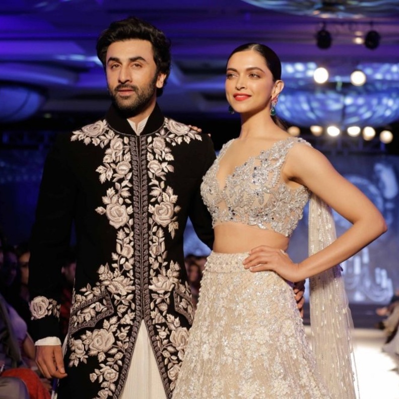 مشاهير ونجوم حضروا عرض أزياء Mijwan 