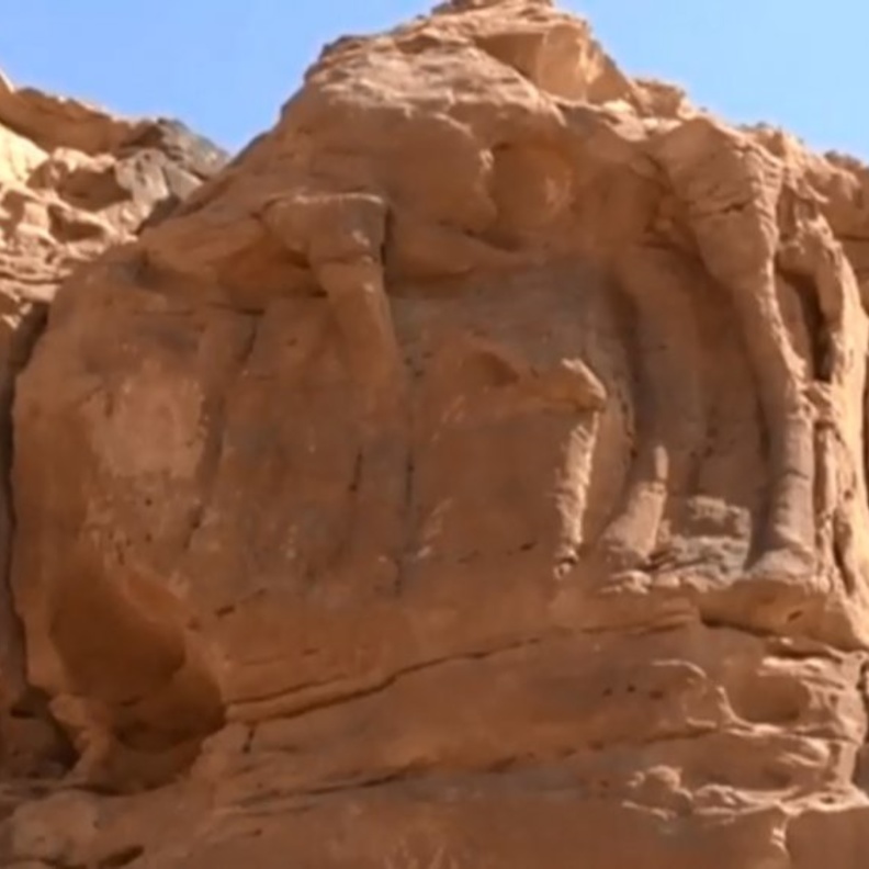 مكتشف منحوتات الجمال في جبال الجوف 