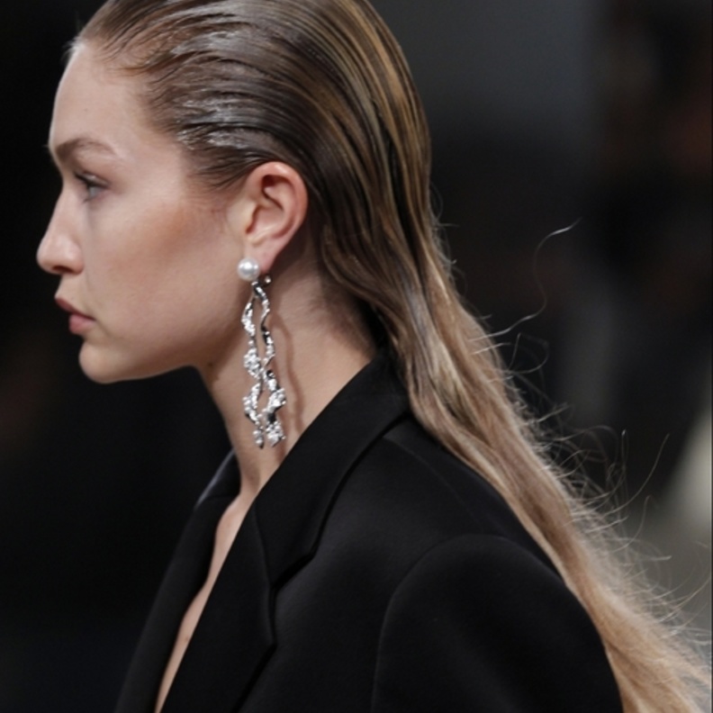 تسريحات شعر مبللة وجريئة لربيع 2018