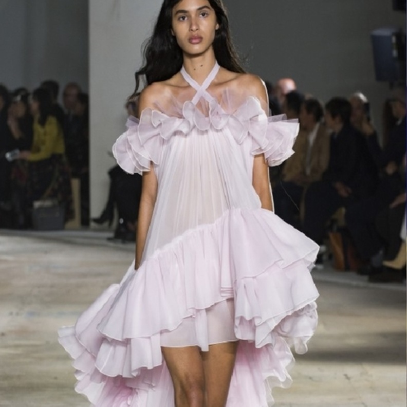 من اجمل القصات للسمينات من اليكسيس مابيي