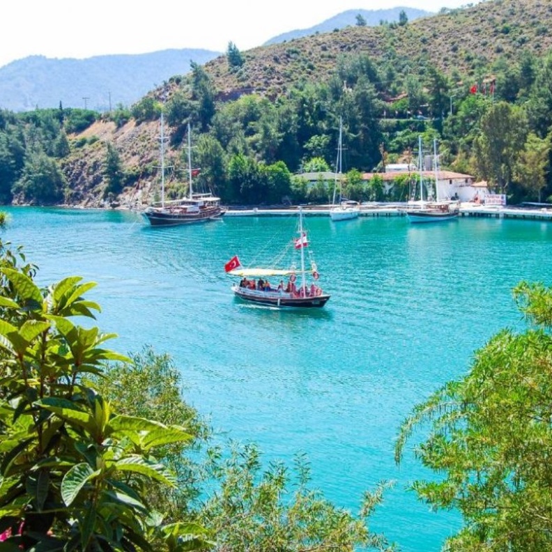 سحر خلاب في الميناء القديم.