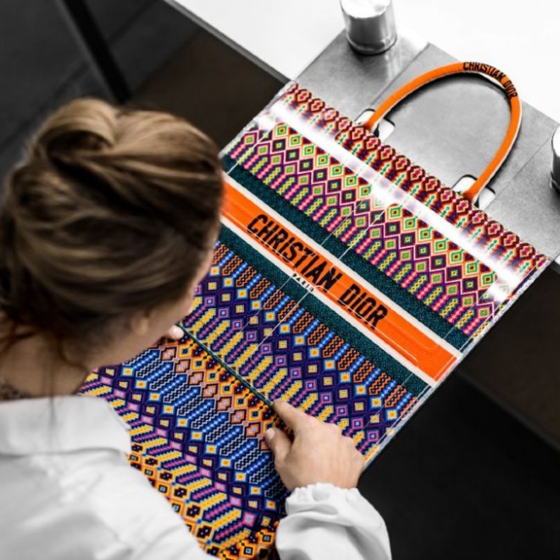 حقيبة Dior Book Tote