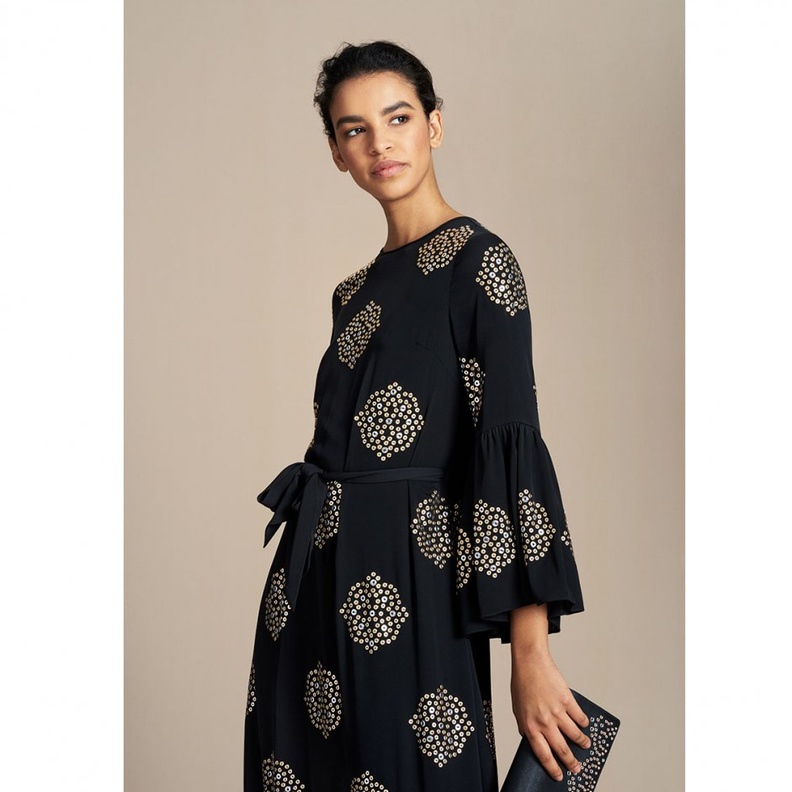 DKNY  .. مجموعة حصرية محدودة لشهر رمضان المبارك 