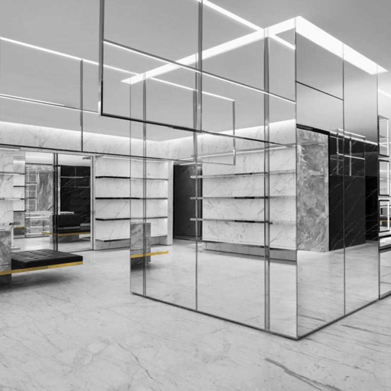 Saint Laurent تفتتح متجرها الجديد في دبي مول