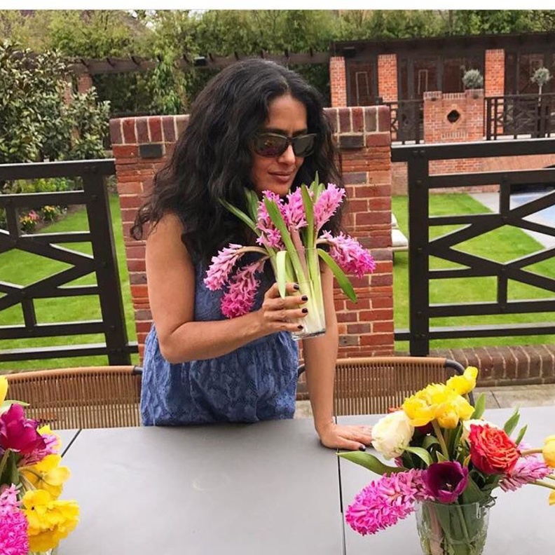 سلمى بن حايك تحتفل بيوم الأرض مع الأزهار