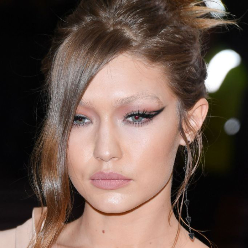 مكياج طبيعي للجميلة جيجي حديد