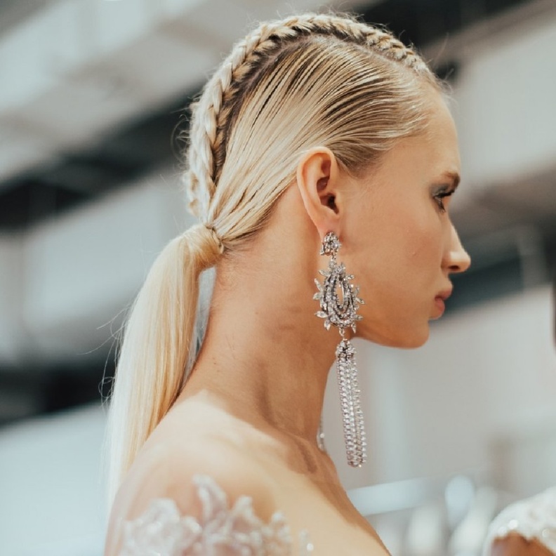 تسريحة الضفائر تصدرت تسريحات الموسم للعروس